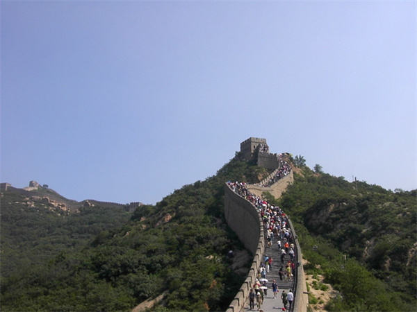定期組織員工旅游營造輕松愉快的活動氣氛，努力為員工提供良好的工作和休閑環(huán)境，激發(fā)員工的集體意識和團隊精神，增強企業(yè)的凝聚力。(圖2)